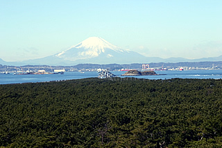 富津公園から望む富士(富津市)
