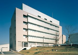 放射線医学総合研究所重粒子線治療センター〈千葉県千葉市〉