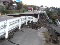国道17号 川口町天納 道路崩壊写真