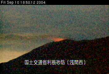 浅間山西カメラからの火映現象（平成１６年９月１０日１８時５０分）
