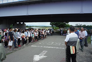 熊谷市長、熊谷市教育長、久下小・桜木小の両学校長も参加されました。