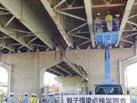 笹目橋の補修を行う工事