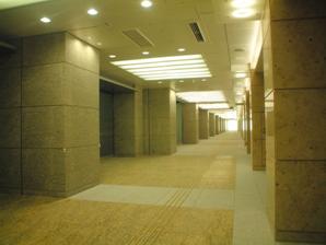 日本橋三井タワー前地下歩道拡幅完了