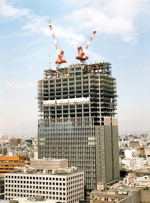 日本橋三井タワー中層部の鉄骨建方完了