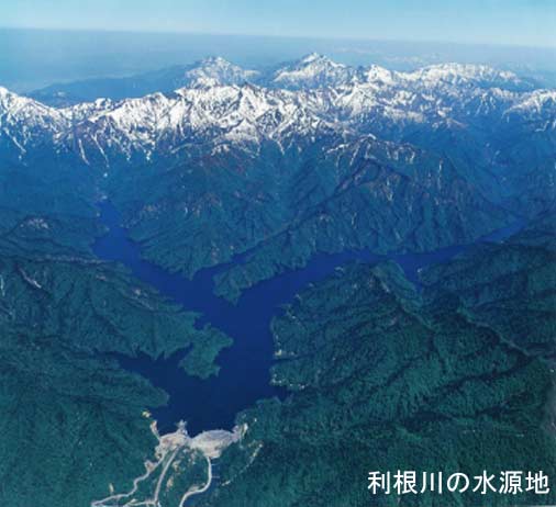 群馬県水上町の奥利根湖 ( 矢木沢ダム ) と利根川の水源地