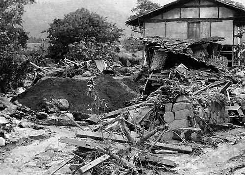 大坊地区　激流で破壊された住宅