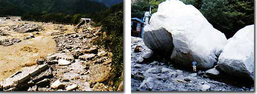 （左）大武川左岸堤防決壊（右）土石流により流出した大転石（8mX10mX12m）