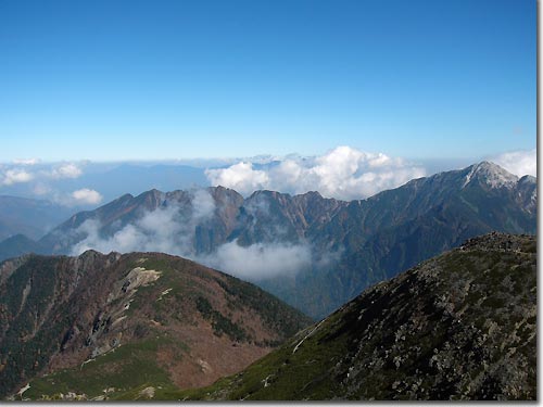 甲斐駒ヶ岳と鋸岳写真