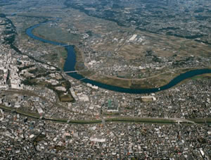 水戸市街を流れる那珂川