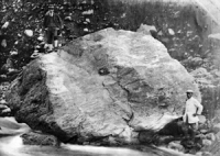 大正8年9月15日出水時に第2堰堤付近に流された巨岩