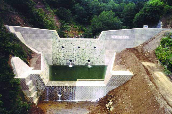 草津町:谷沢川第三砂防堰堤