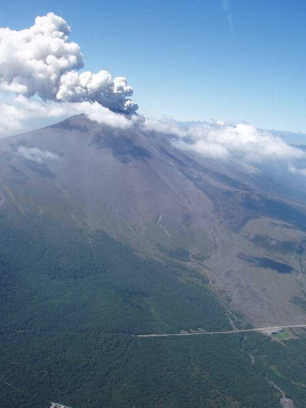 およそ東方向より浅間山遠景を撮影