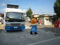 降雨体験車と気象庁マスコット