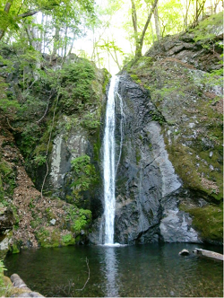 大笹沢にある「昇竜ノ滝」。この水も「荒川」に注いでいます