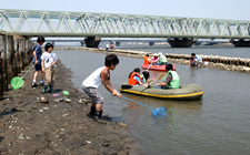 魚の調査やボート体験