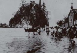 明治43年洪水被害( 現在の墨田区役所周辺)