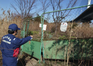 河川敷の不法占用に対するバリケード等