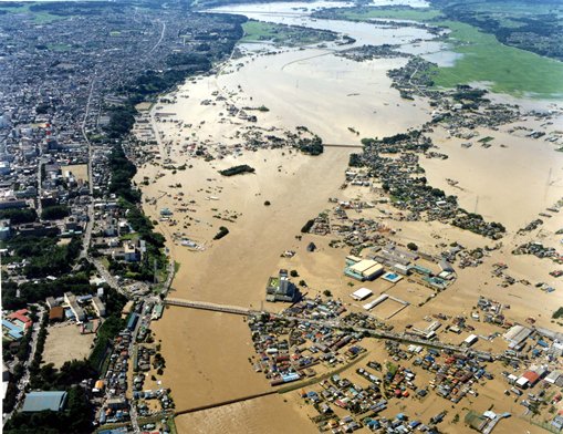 平成10年8月（台風8号）水府橋付近の状況
