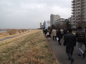 河川敷の公園を見学