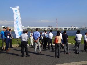 荒川ロックゲート周辺の河川敷を見学