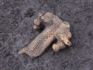 縄文時代の土偶も発掘されました。　※　写真提供