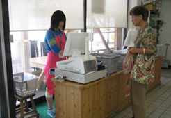 職場体験状況（野菜直売所でのレジ打ち）