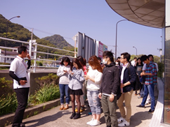 道の駅でのフィールドワークの様子（平成27年4月27日）