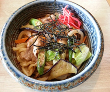 学生が提案したあぶら味噌焼きうどん