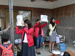 鮭の生態について学生による解説