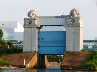 河港水門（「多摩川の名脇役）