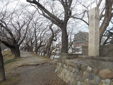 万平公園にある旧熊谷堤碑