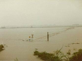 洪水時の久下冠水橋