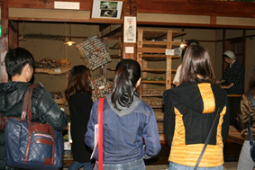 郷土資料館にて養蚕展示を見学