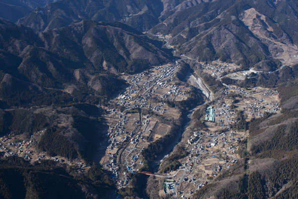 秩父盆地を流れる荒川