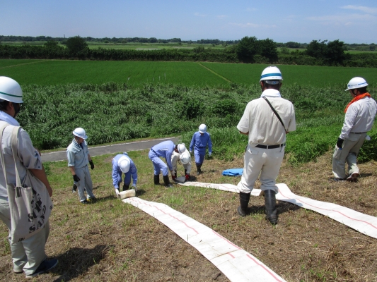 排水先（荒川側）へもホースを敷設し、排水作業訓練は完了です。