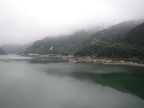 水資源機構が管理する浦山ダムです。台風の大雨によって夏期制限水位に概ね回復しました。