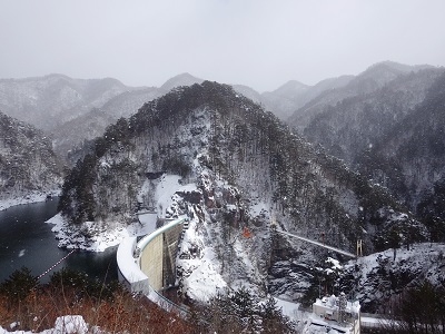 右岸上流からの川俣ダム