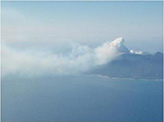 火山ガスを大量に含む噴煙（三宅島 平成14年1月）