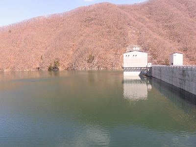 満水の湯西川ダム