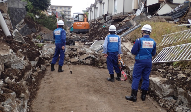 【益城町辻の城地先　擁壁崩落状況調査】