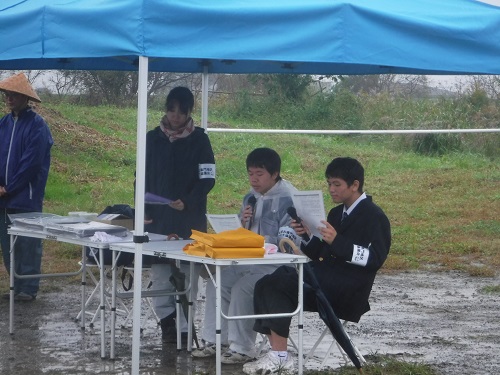 イベント中のアナウンスは自然再生地の近くにある桶川西高校の放送部の生徒さん達が担当してくれました！とてもハキハキしていて、イベントの状況によりアナウンス内容も工夫してくれるなど、素晴らしい司会ぶりでした。