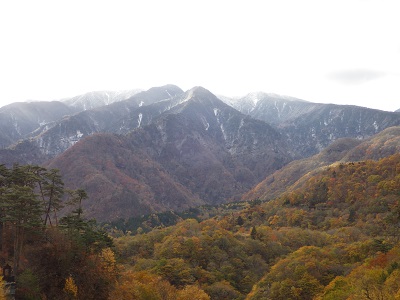 ダム天端から日光連山方面