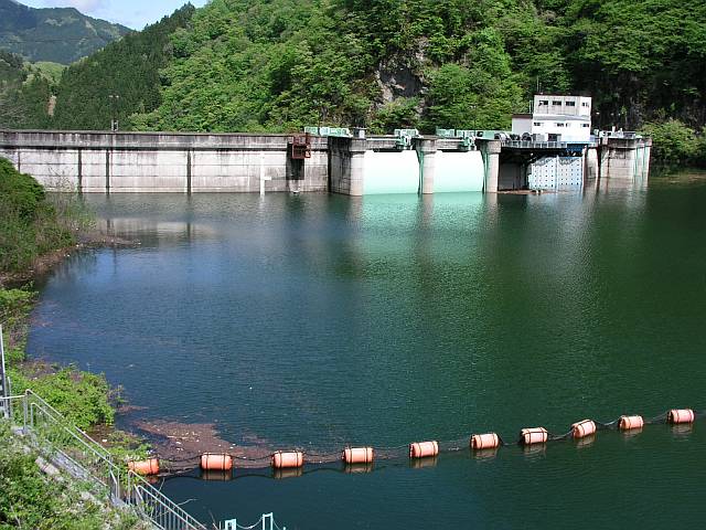 ほぼ満水位の二瀬ダム