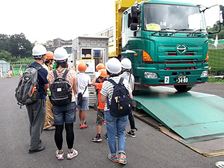 積載ダンプの重さクイズ