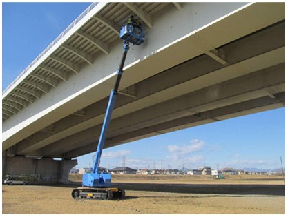 高所作業車による点検状況