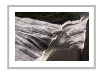 右往左往の水流　～袋田の滝～　　千葉県　千葉黎明高等学校1年　秋葉　那日