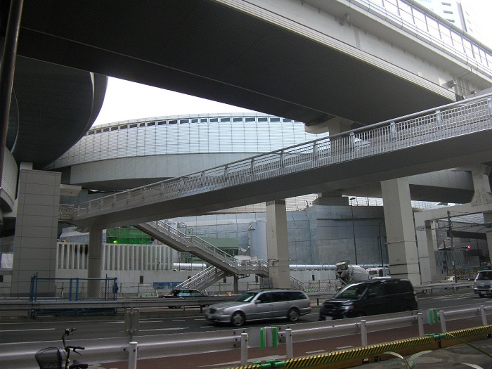 国道246号目黒区大橋付近の歩道橋(H24.2月撮影）