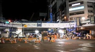 渋谷駅東口歩道橋工事　2018.9.24架設