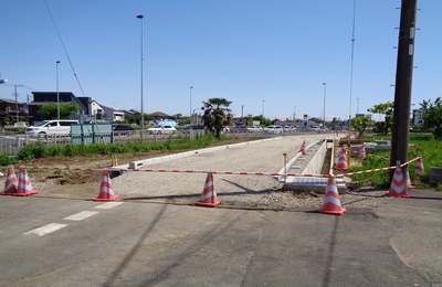 （1）日野市東豊田付近の歩道舗装工事状況（平成31年2月撮影）