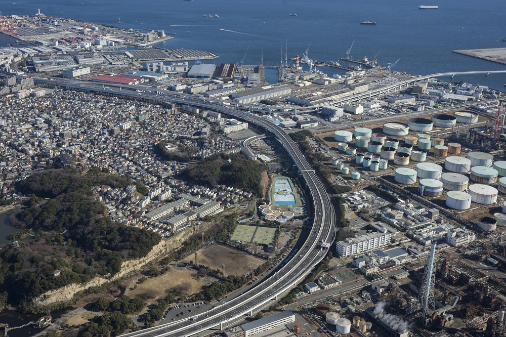 一般国道357号 三渓園付近より本牧方面を望む